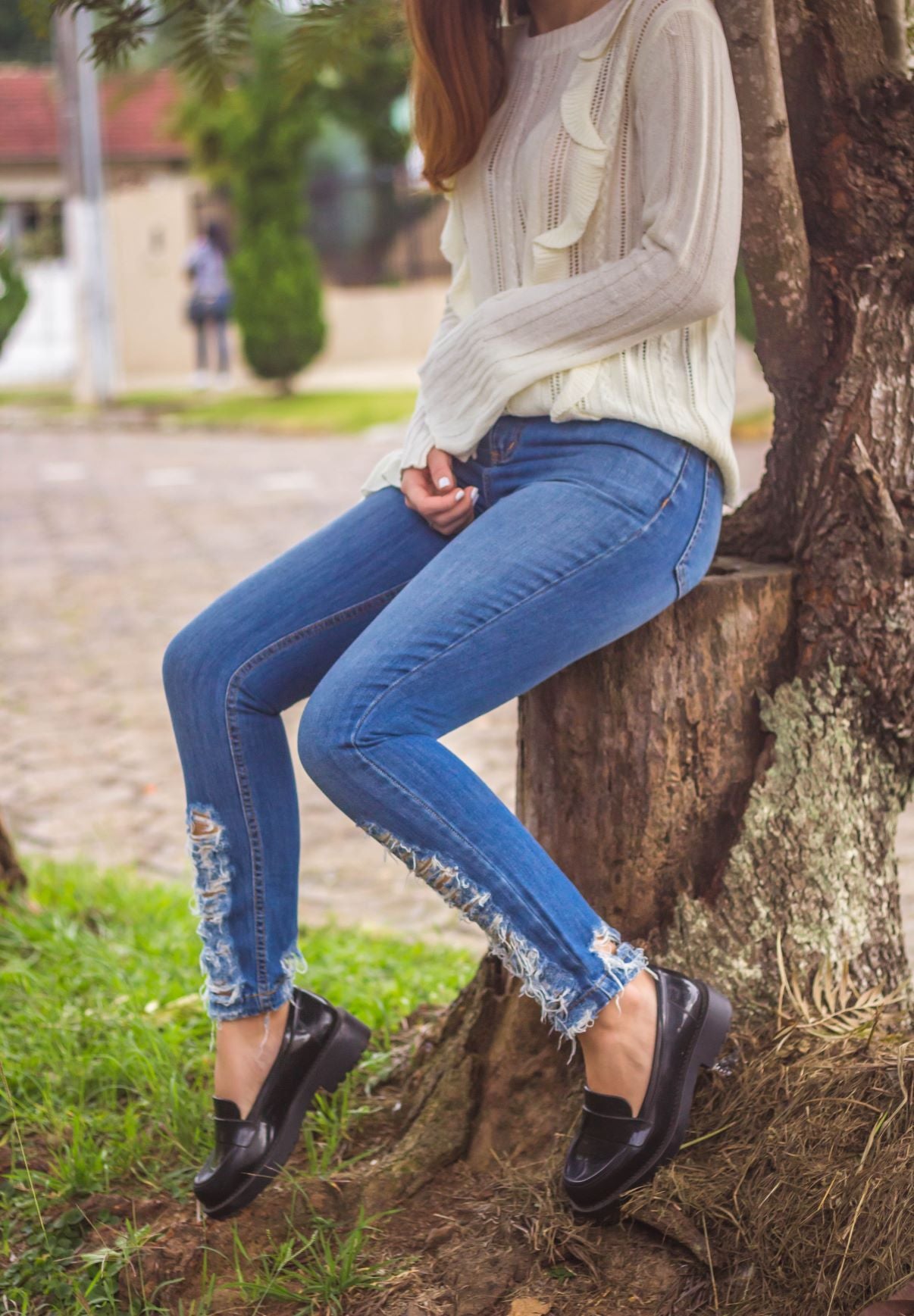 Distressed Mid-Rise Skinny Jean